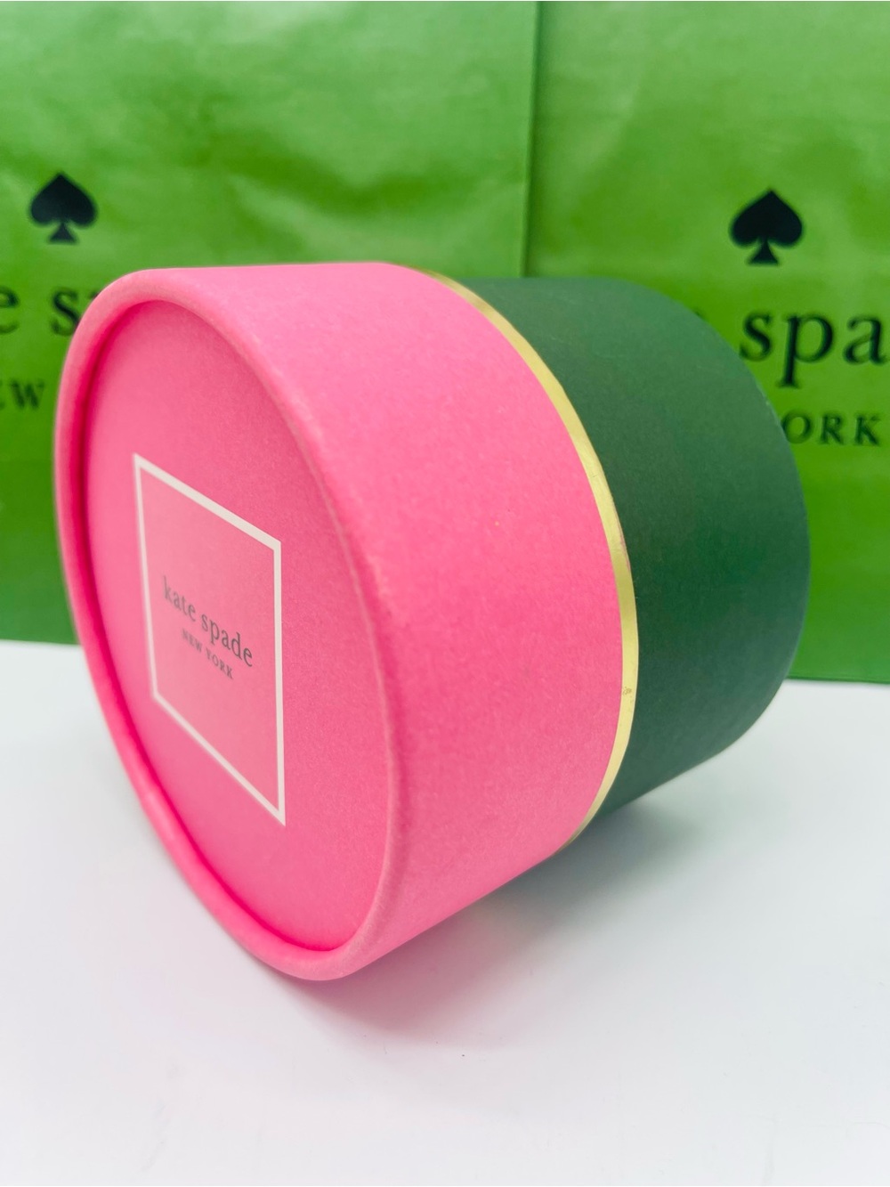 kate spade Hot Pink & Dark Green Round Gift Box with Gold Trim New - Picture 7 of 16